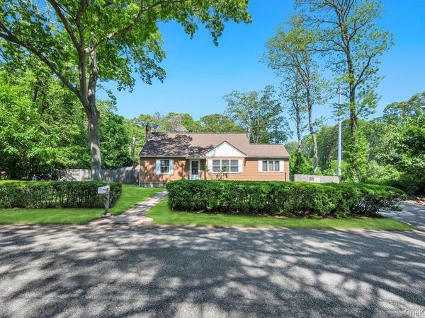 19 Oakland Avenue, Miller Place, NY 11764