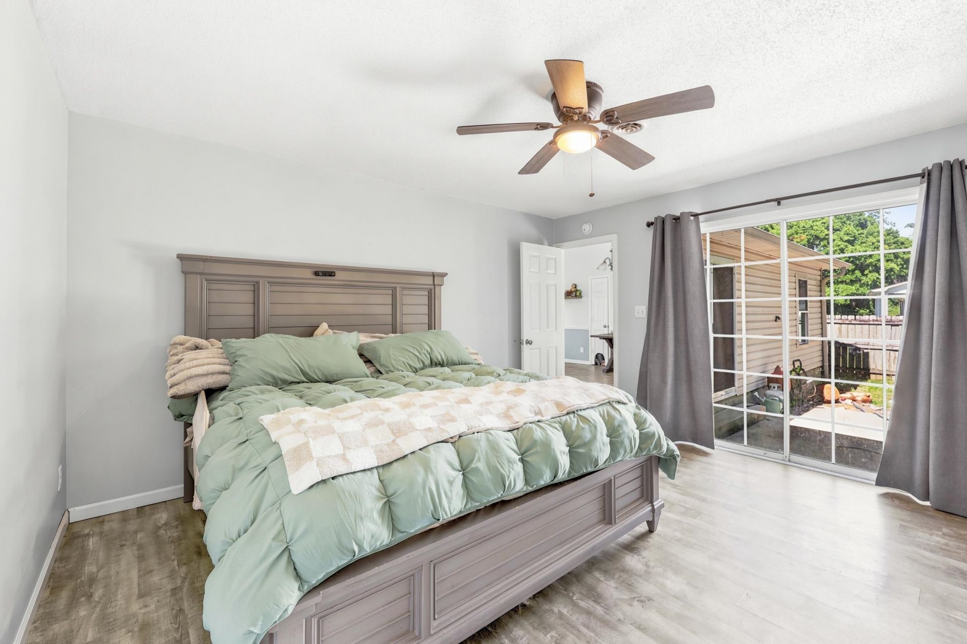 2642 Temperance Dr.  Photo 4