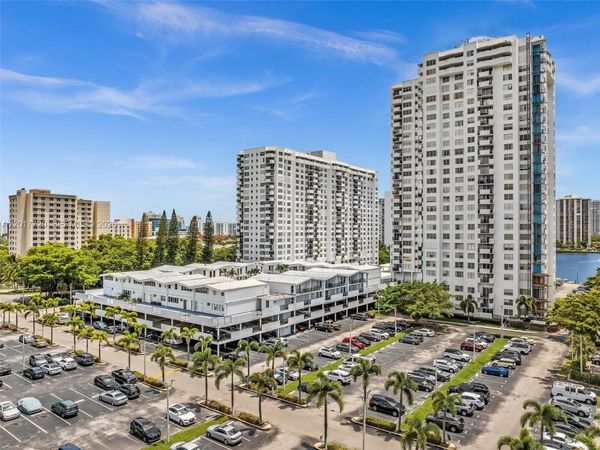 2780 NE 183rd St , Unit 302, Aventura, FL 33160