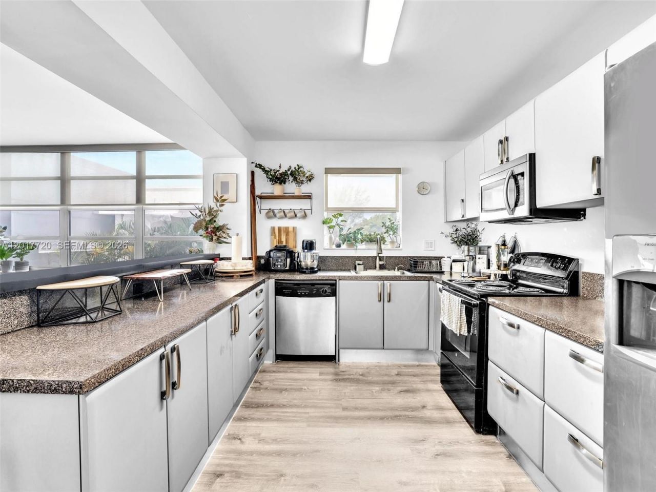 2780 NE 183rd St , Unit 302, Aventura, FL 33160 Photo