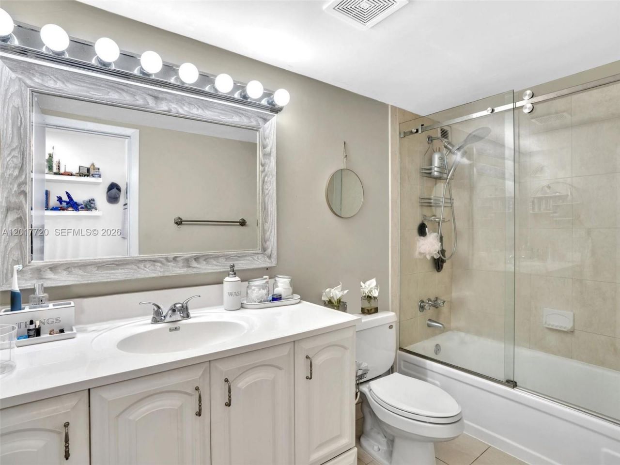 2780 NE 183rd St , Unit 302, Aventura, FL 33160 Photo