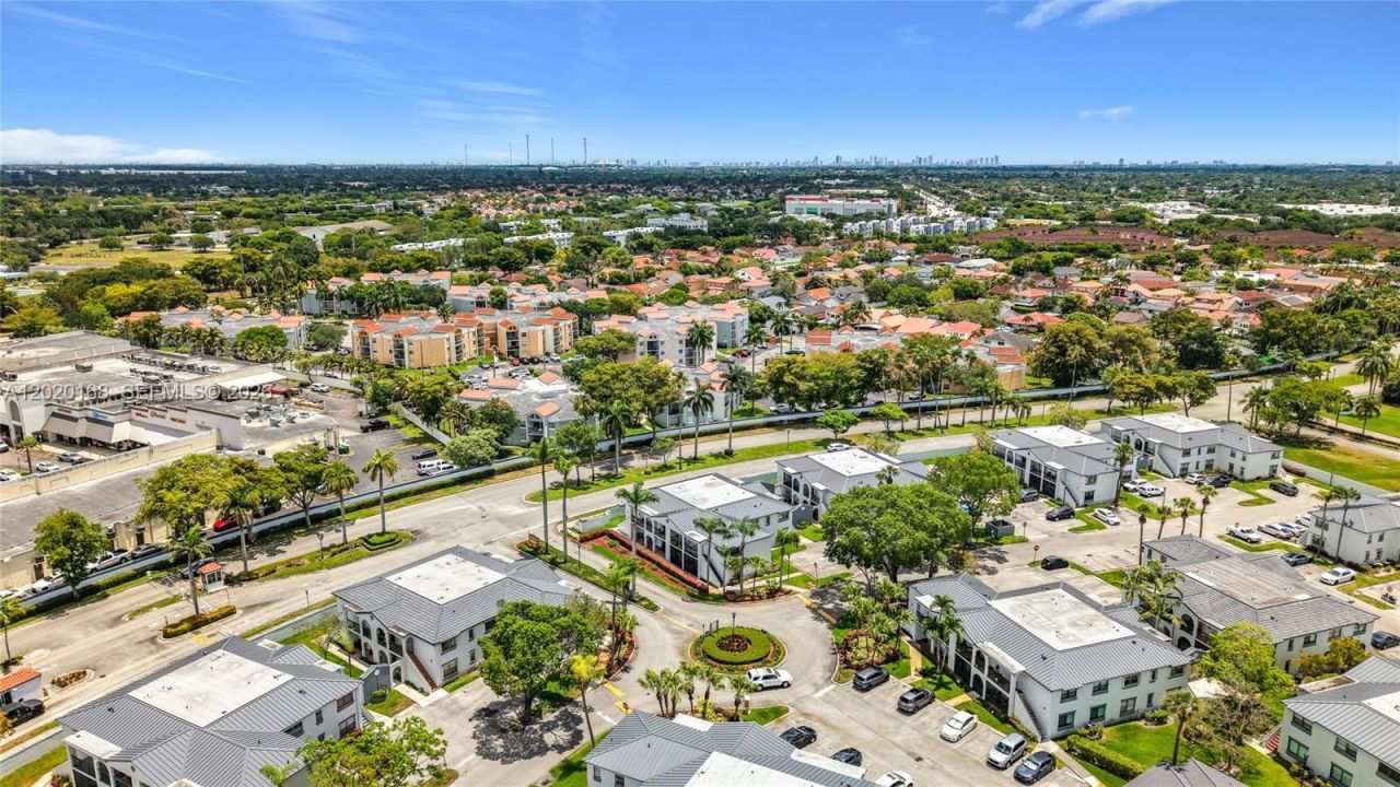 18296 Mediterranean Blvd, Unit 404, Hialeah, FL 33015 Photo