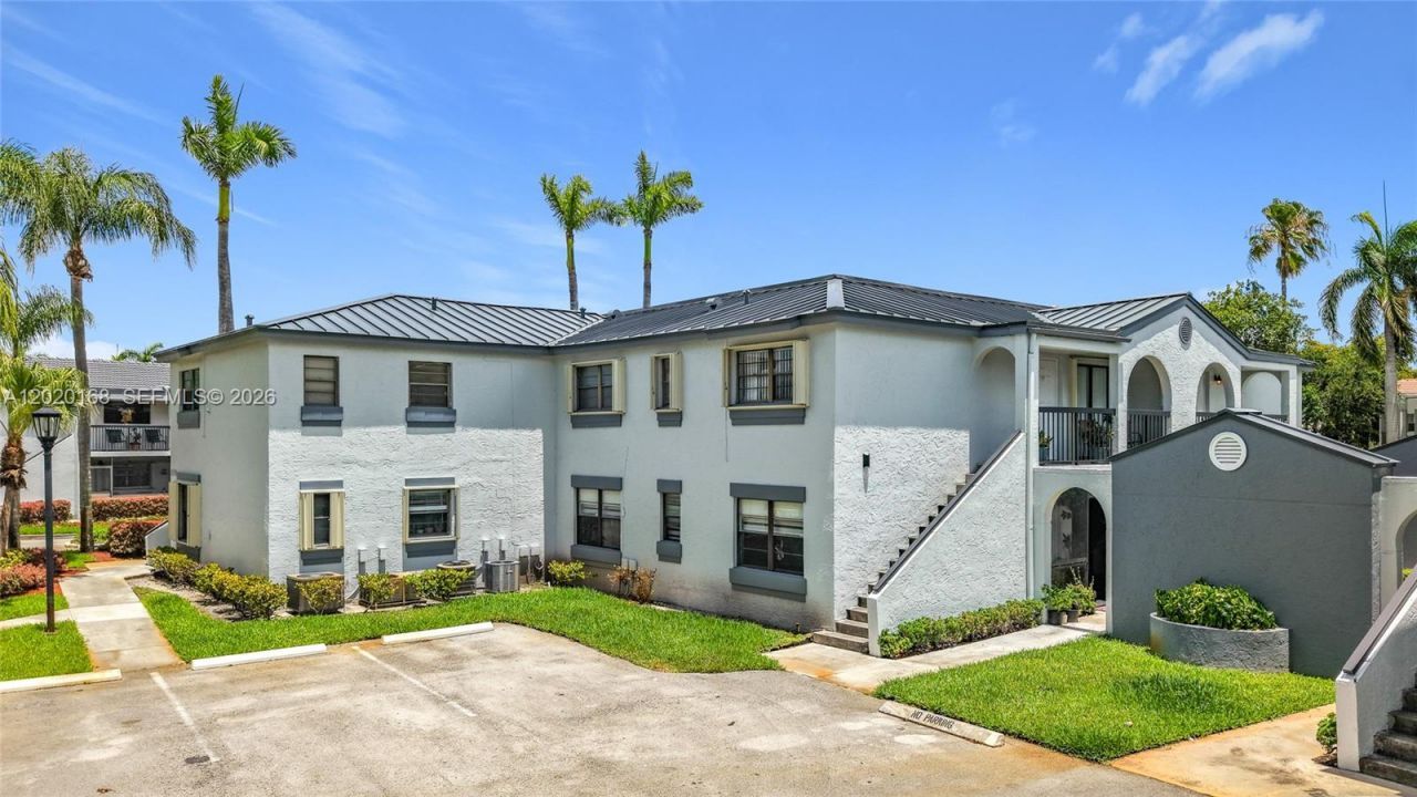 18296 Mediterranean Blvd, Unit 404, Hialeah, FL 33015 Photo