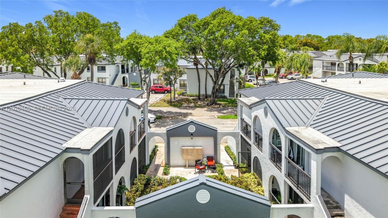 18296 Mediterranean Blvd, Unit 404, Hialeah, FL 33015 Photo
