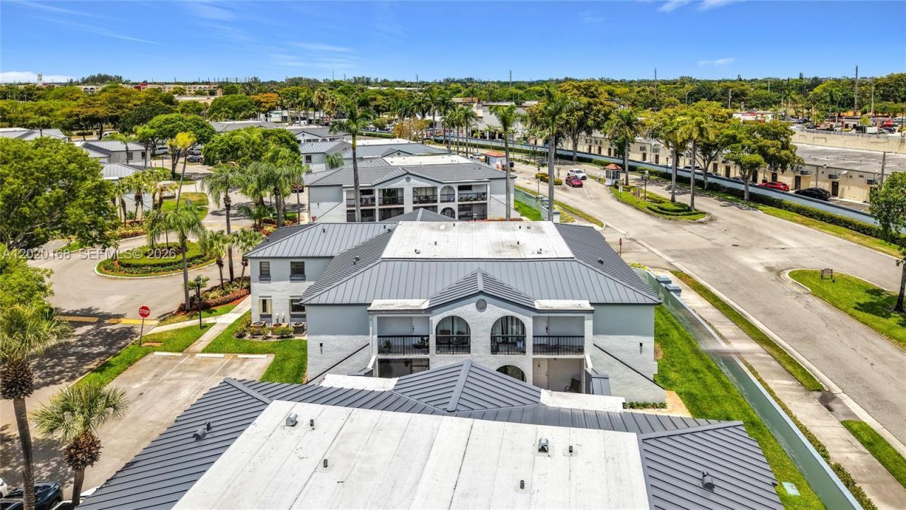 18296 Mediterranean Blvd, Unit 404, Hialeah, FL 33015 Photo