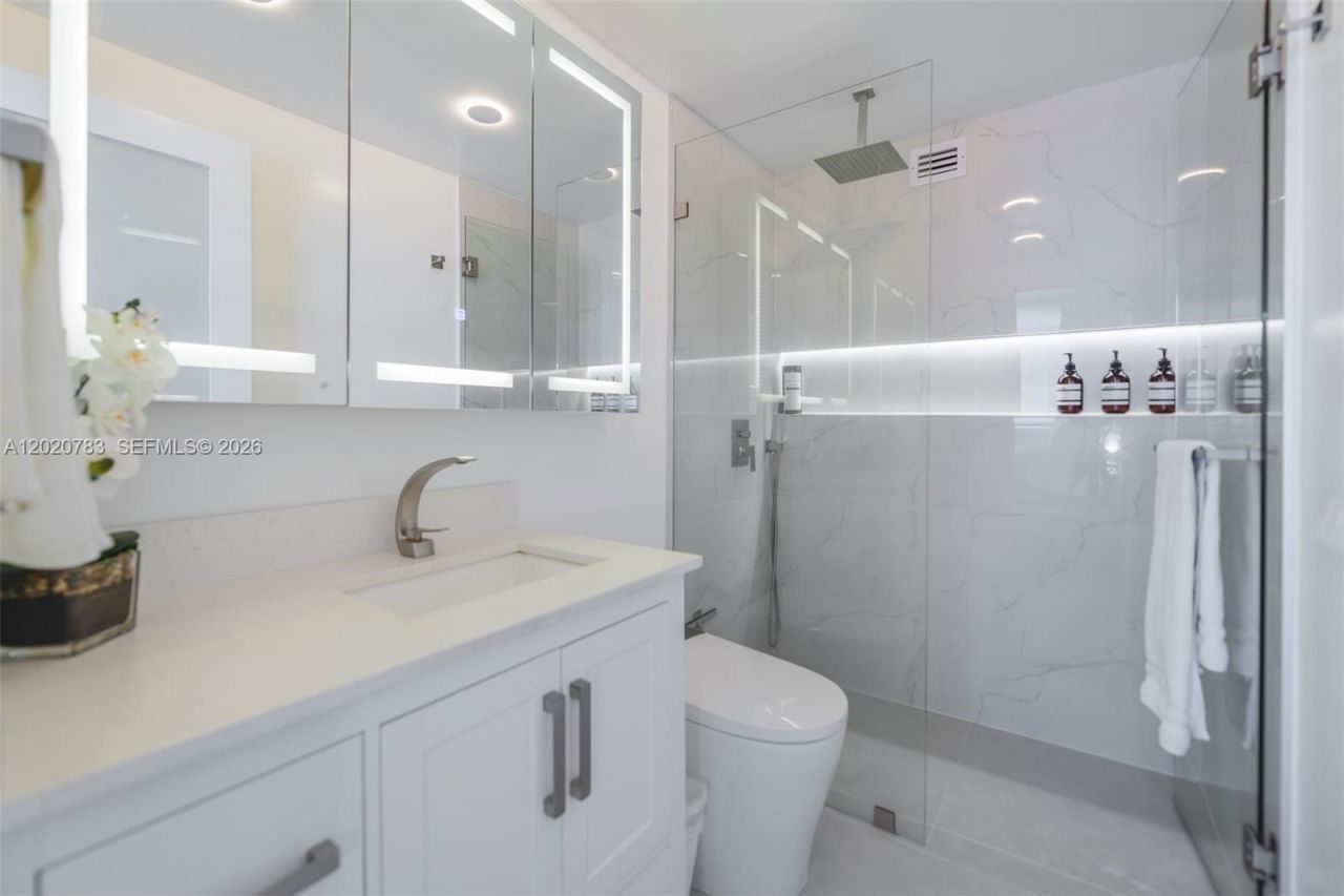 801 Brickell Bay Dr , Unit 1962, Miami, FL 33131 Photo