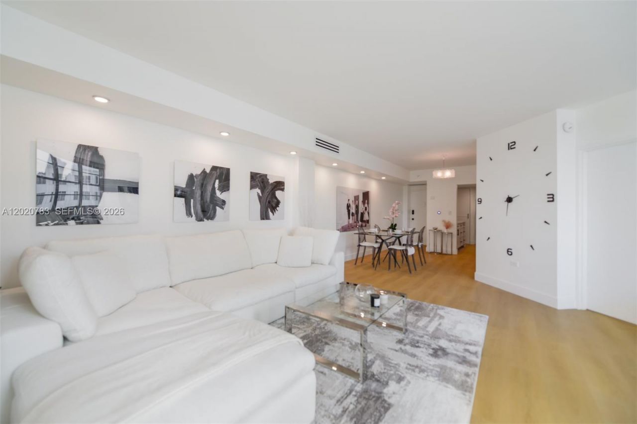 801 Brickell Bay Dr , Unit 1962, Miami, FL 33131 Photo