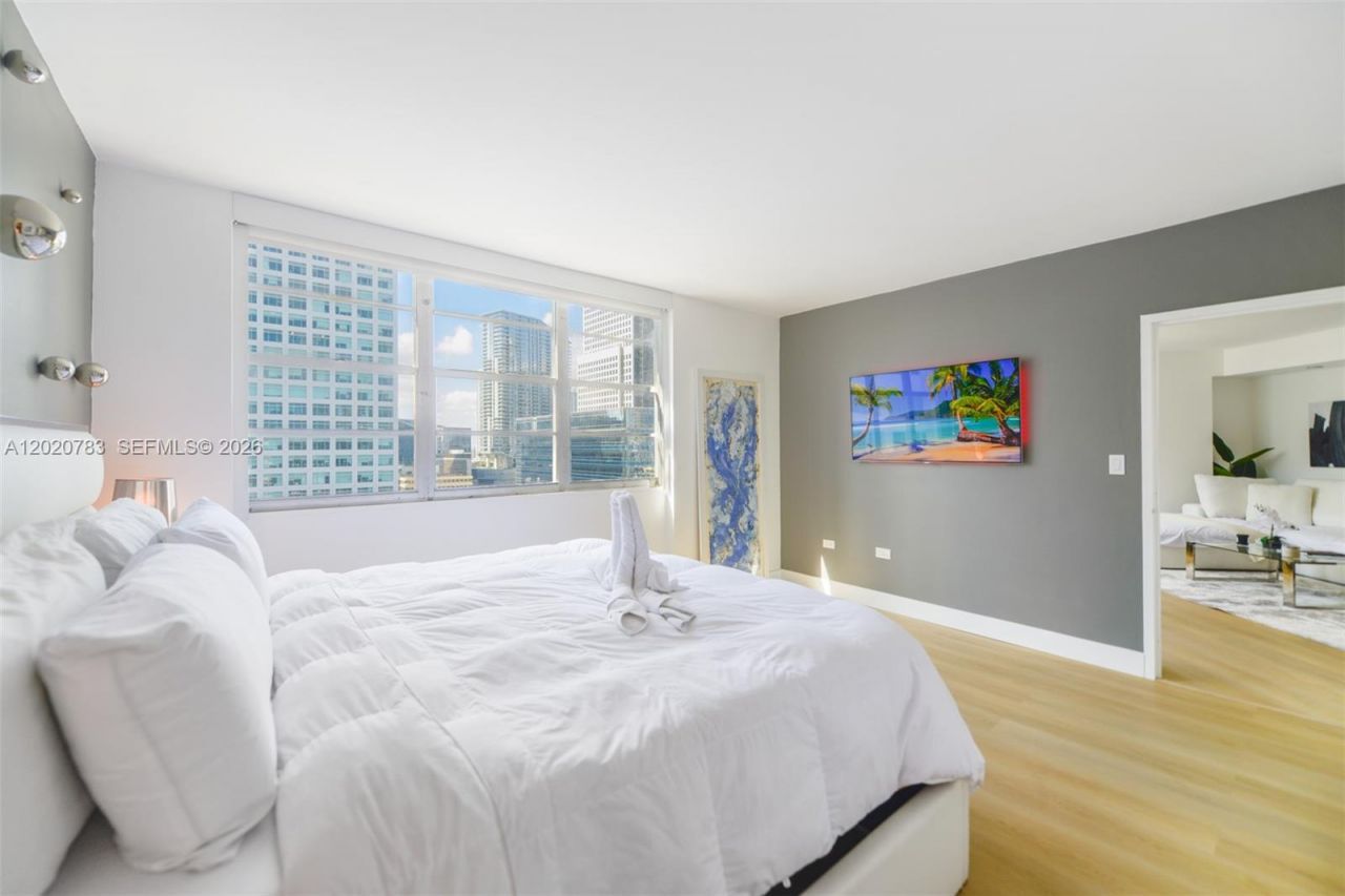 801 Brickell Bay Dr , Unit 1962, Miami, FL 33131 Photo