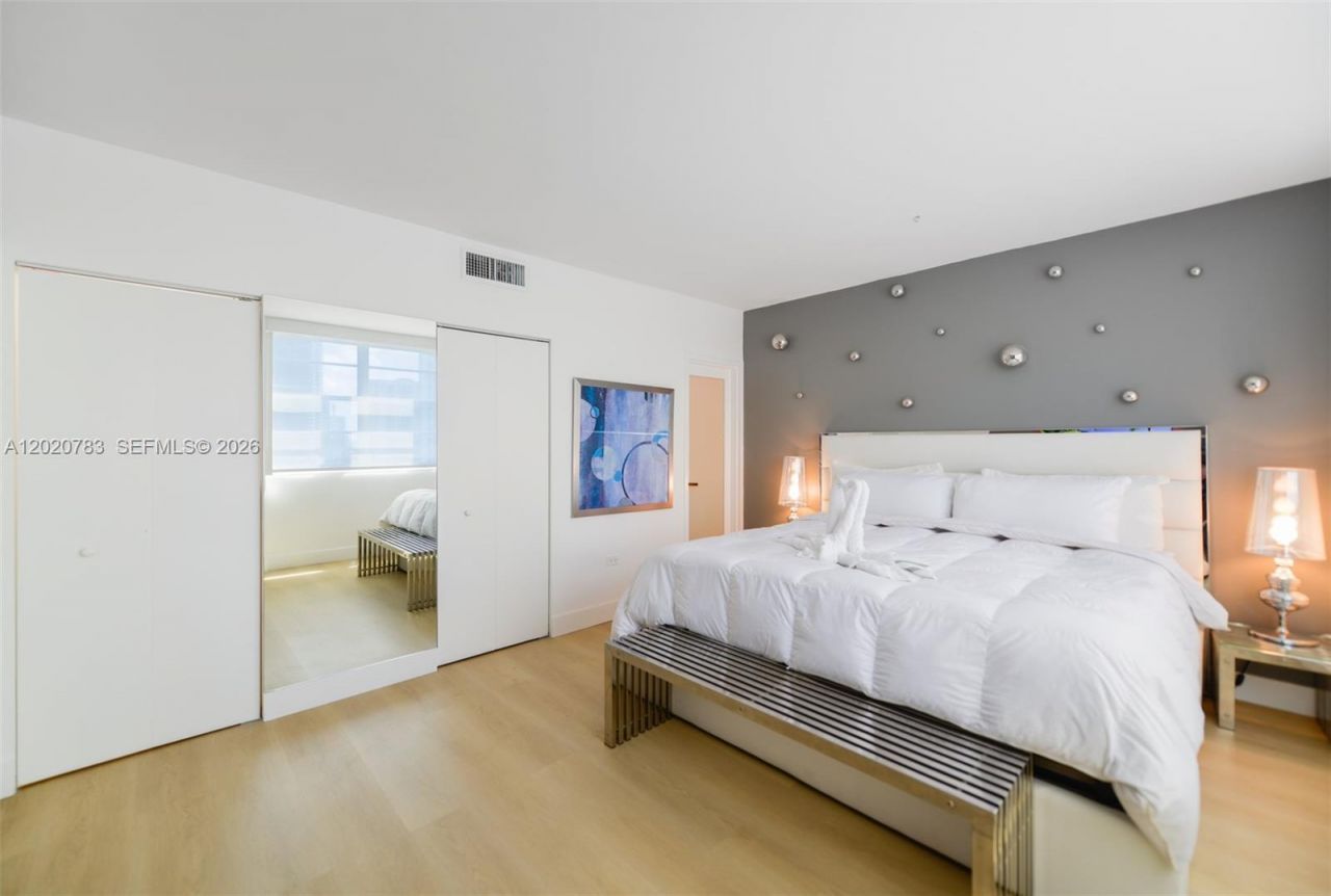 801 Brickell Bay Dr , Unit 1962, Miami, FL 33131 Photo