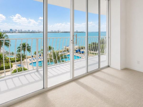 7601 E Treasure Dr , Unit 910, North Bay Village, FL 33141