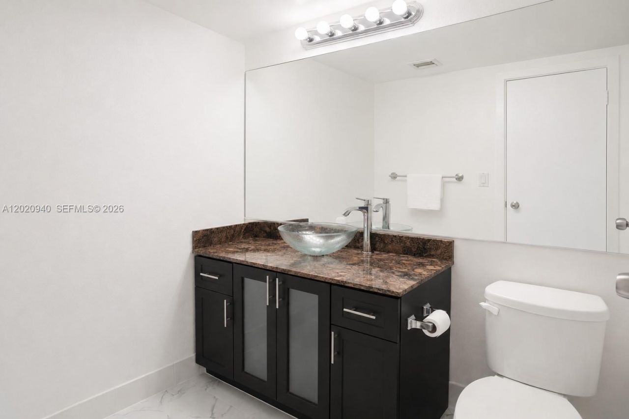 7601 E Treasure Dr, Unit 910, North Bay Village, FL 33141 Photo