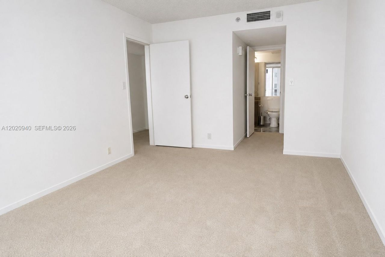 7601 E Treasure Dr, Unit 910, North Bay Village, FL 33141 Photo
