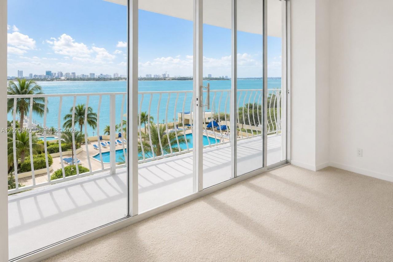7601 E Treasure Dr, Unit 910, North Bay Village, FL 33141 Photo