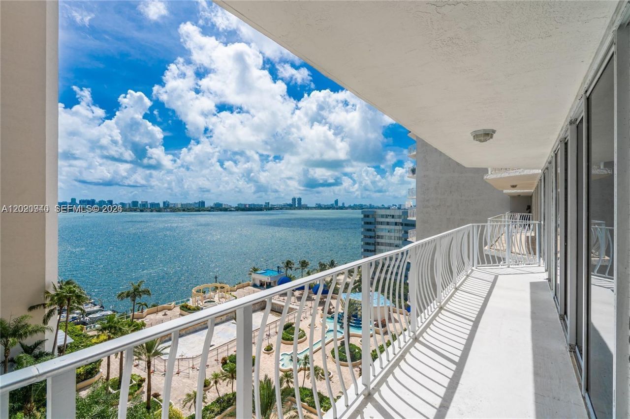 7601 E Treasure Dr, Unit 910, North Bay Village, FL 33141 Photo