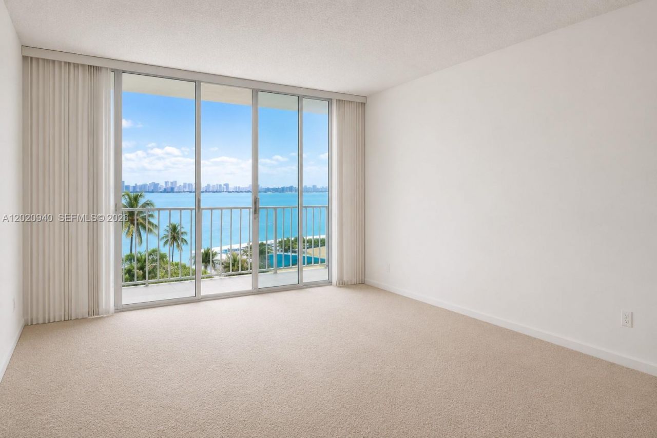 7601 E Treasure Dr, Unit 910, North Bay Village, FL 33141 Photo