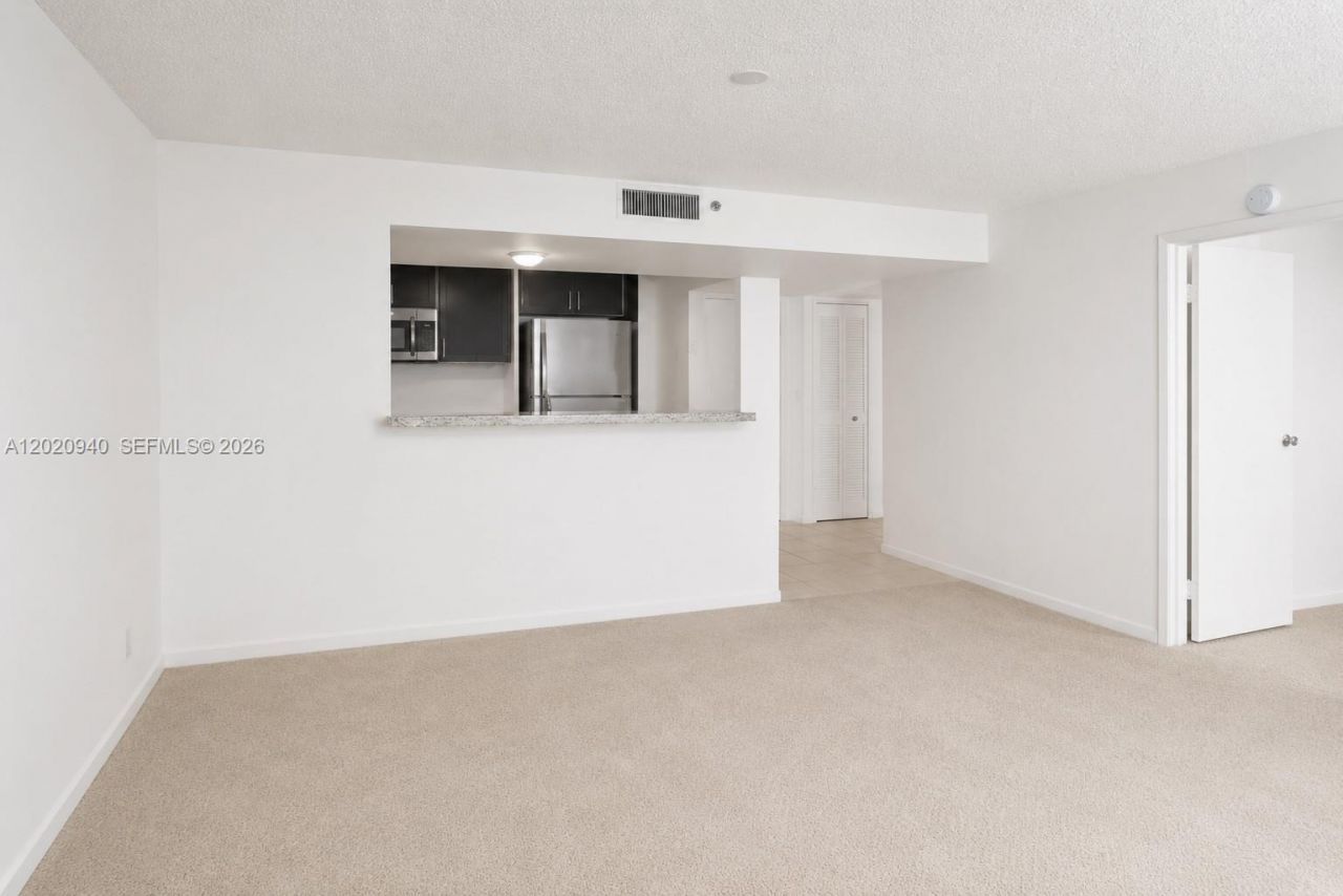 7601 E Treasure Dr, Unit 910, North Bay Village, FL 33141 Photo