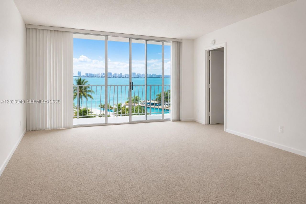 7601 E Treasure Dr, Unit 910, North Bay Village, FL 33141 Photo