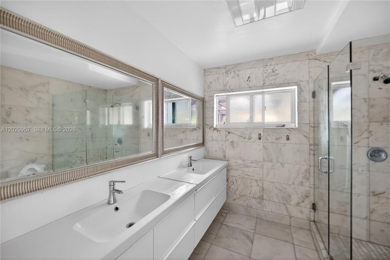 1100 N Shore Dr, Unit 1, Miami Beach, FL 33141 Photo