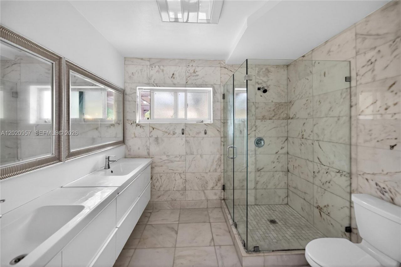 1100 N Shore Dr, Unit 1, Miami Beach, FL 33141 Photo