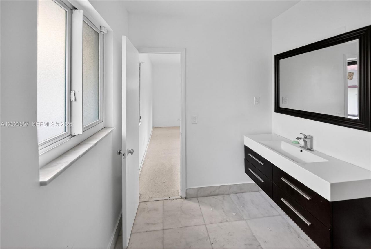 1100 N Shore Dr, Unit 1, Miami Beach, FL 33141 Photo
