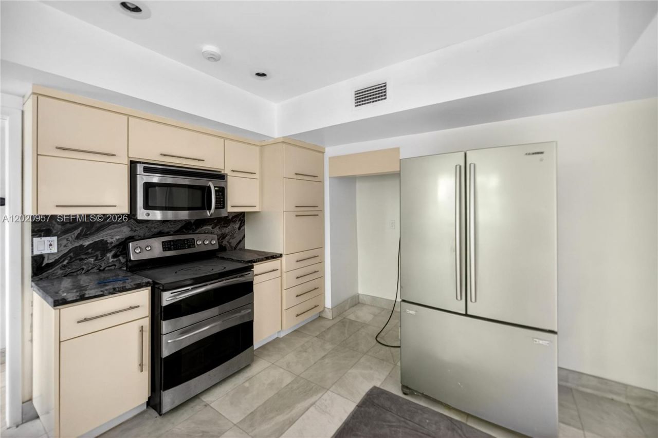1100 N Shore Dr, Unit 1, Miami Beach, FL 33141 Photo