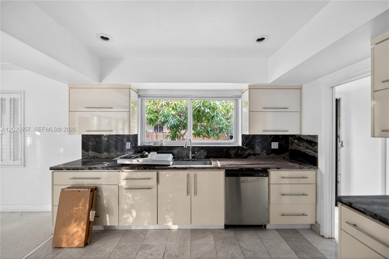 1100 N Shore Dr, Unit 1, Miami Beach, FL 33141 Photo