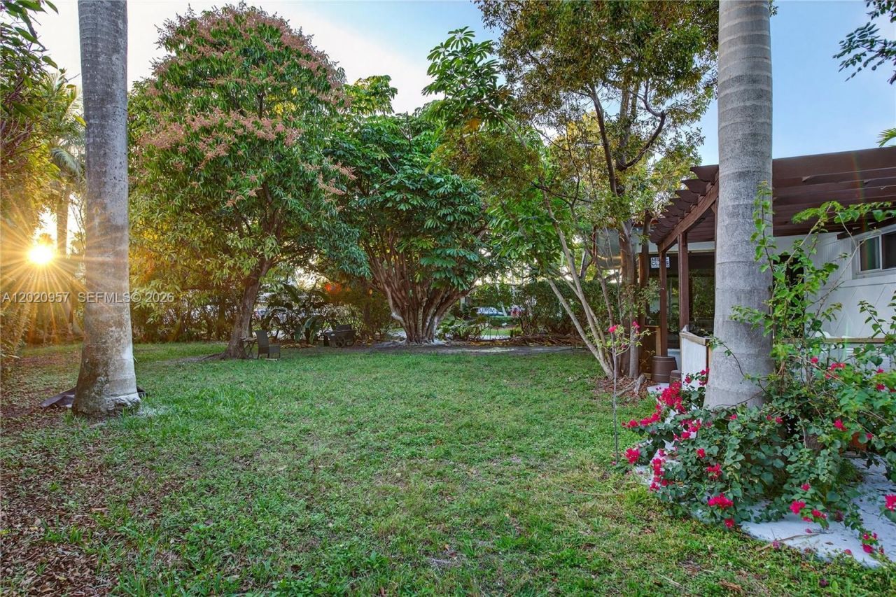 1100 N Shore Dr, Unit 1, Miami Beach, FL 33141 Photo