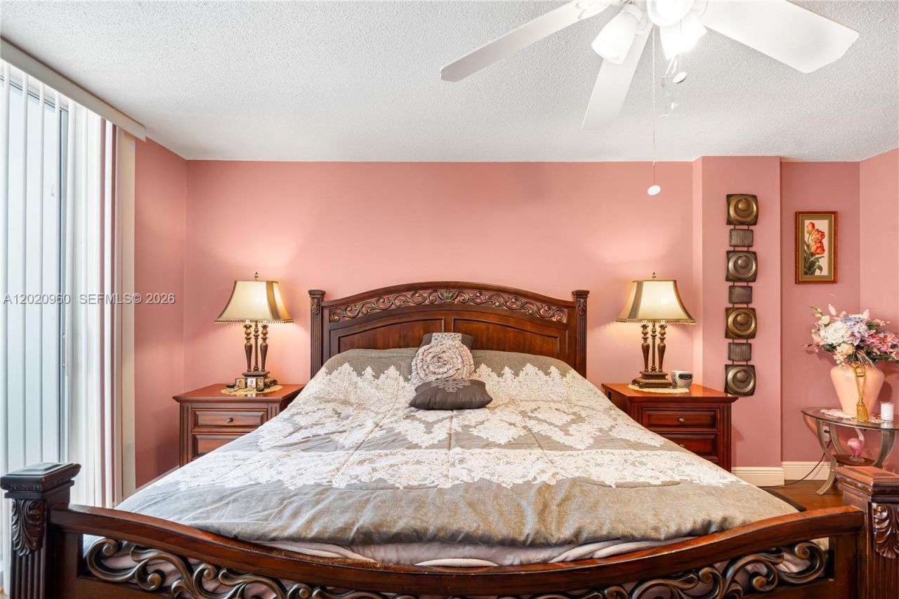 1849 S Ocean Dr, Unit 305, Hallandale Beach, FL 33009 Photo