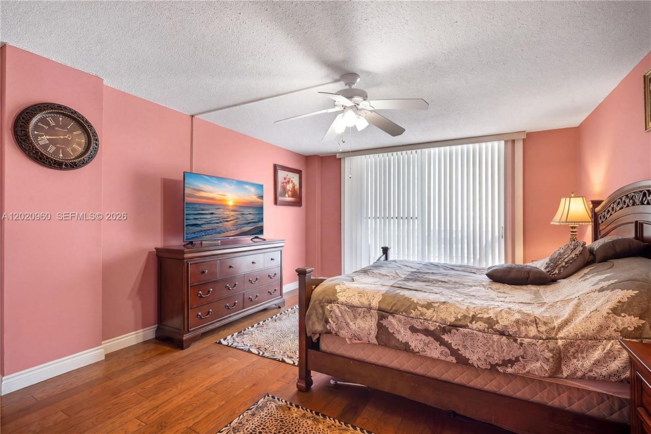 1849 S Ocean Dr, Unit 305, Hallandale Beach, FL 33009 Photo