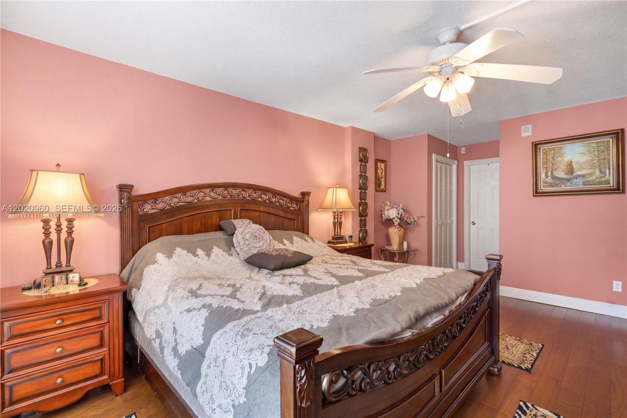 1849 S Ocean Dr, Unit 305, Hallandale Beach, FL 33009 Photo