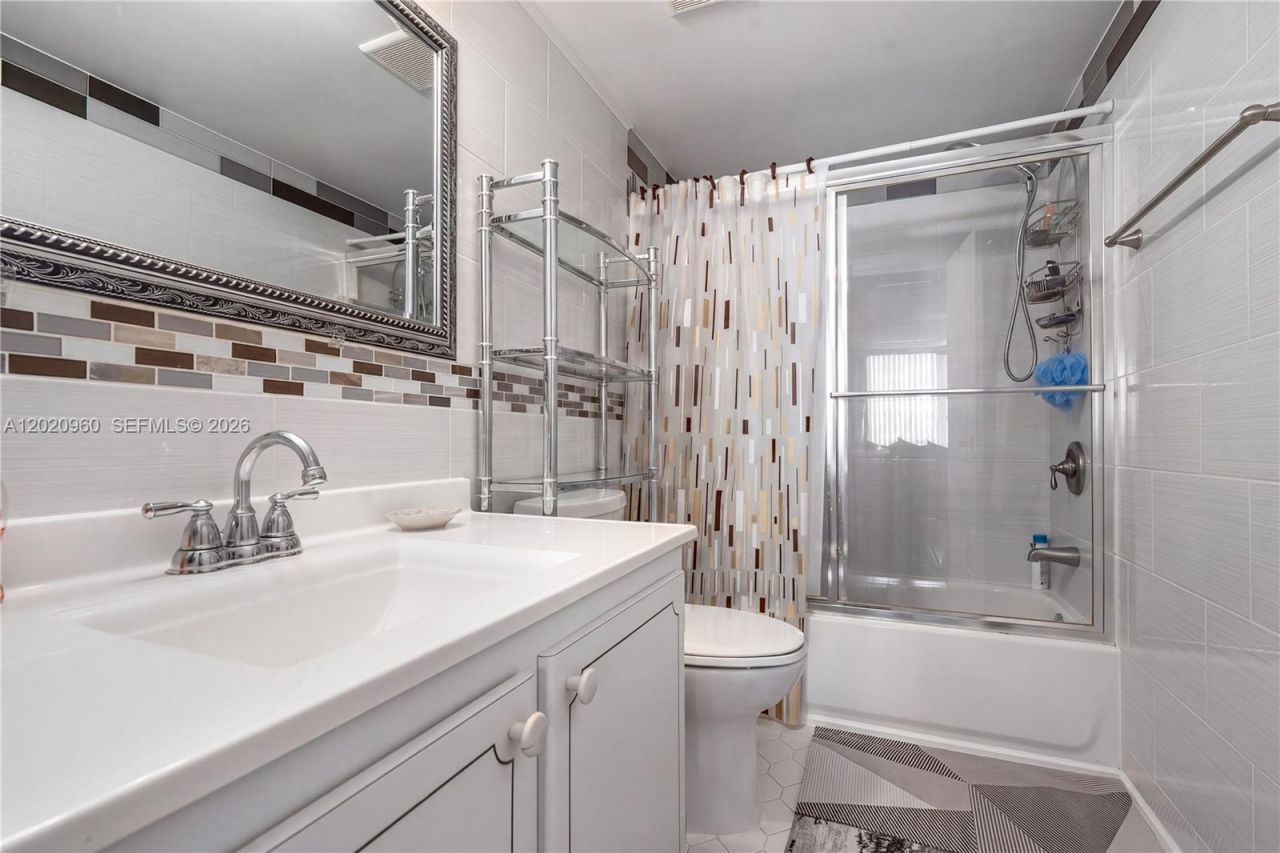 1849 S Ocean Dr, Unit 305, Hallandale Beach, FL 33009 Photo
