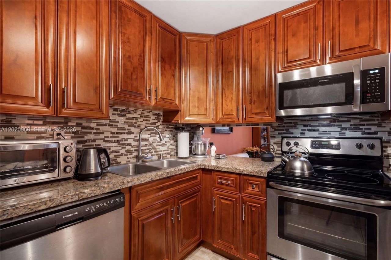 1849 S Ocean Dr, Unit 305, Hallandale Beach, FL 33009 Photo