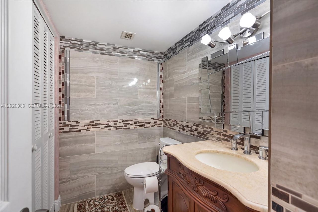 1849 S Ocean Dr, Unit 305, Hallandale Beach, FL 33009 Photo
