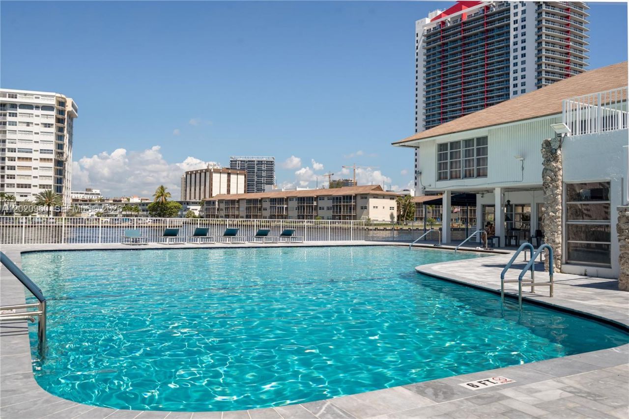 1849 S Ocean Dr, Unit 305, Hallandale Beach, FL 33009 Photo