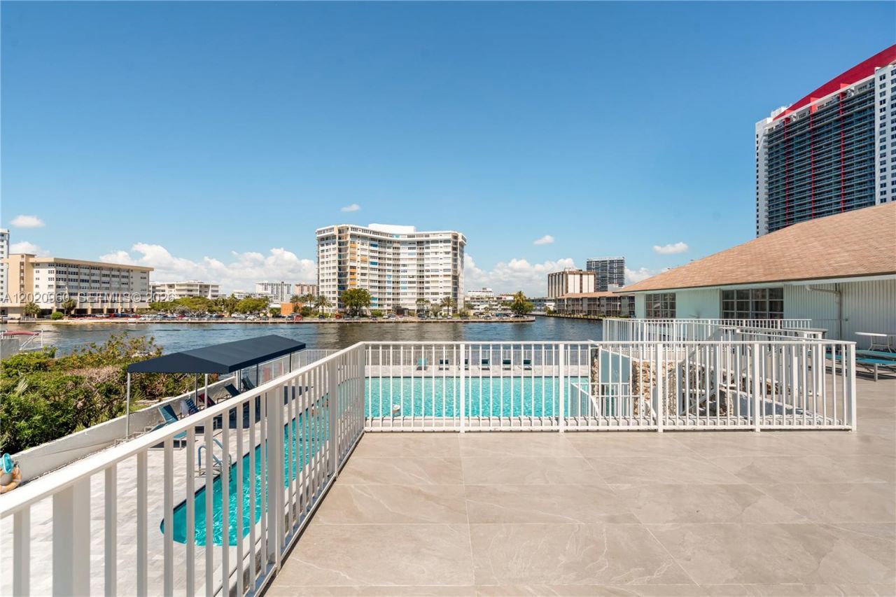1849 S Ocean Dr, Unit 305, Hallandale Beach, FL 33009 Photo