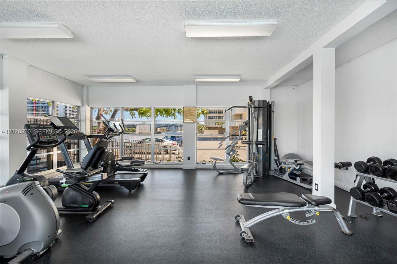 1849 S Ocean Dr, Unit 305, Hallandale Beach, FL 33009 Photo