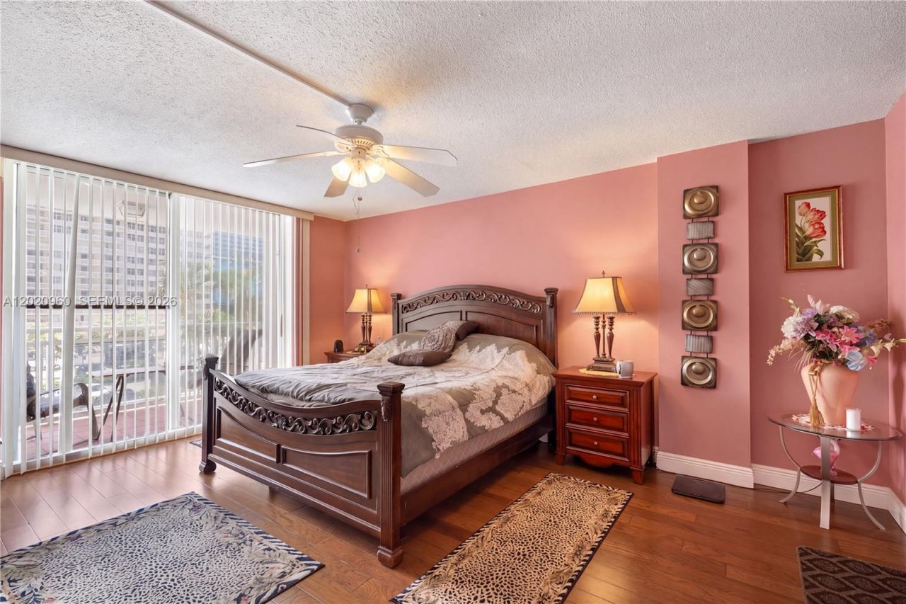 1849 S Ocean Dr, Unit 305, Hallandale Beach, FL 33009 Photo