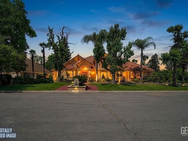 10111 N Spanish Bay Drive, Fresno, CA 93720