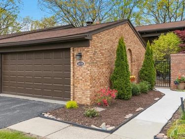2175 Bordeaux Street, West Bloomfield Twp, MI 48323
