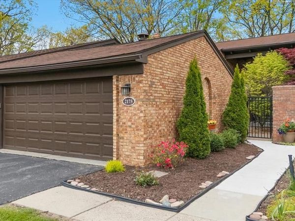 2175 Bordeaux Street, West Bloomfield Twp, MI 48323