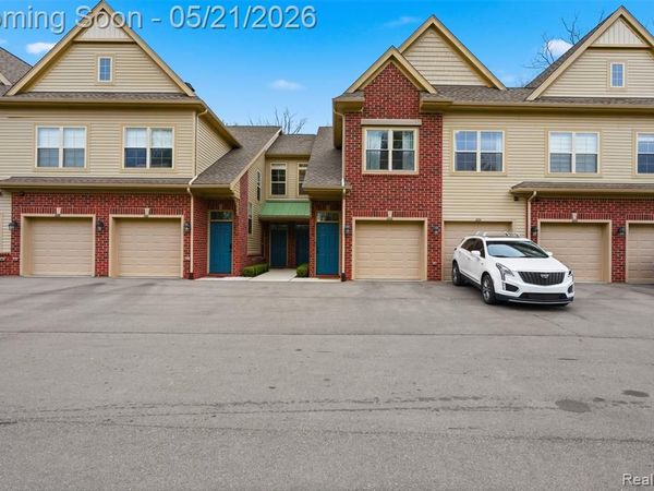 606 Pointe Drive, Walled Lake, MI 48390