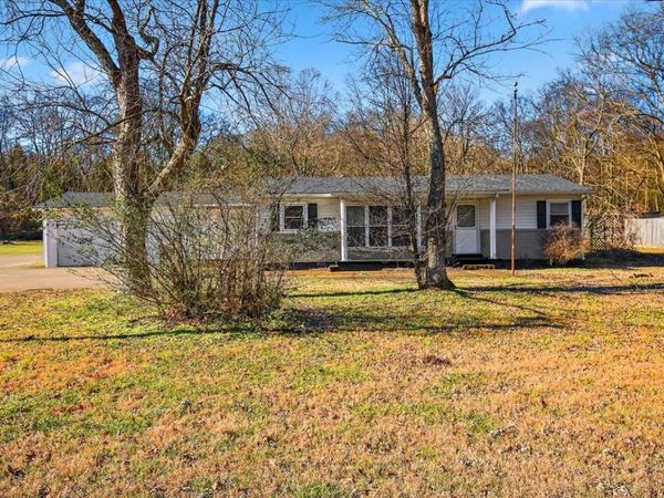 1077 Slaters Creek Rd , Goodlettsville, TN 37072