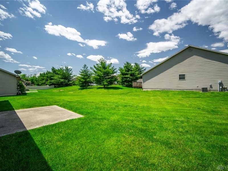 601 Meadowview Court, Franklin, OH 45005 Photo 4