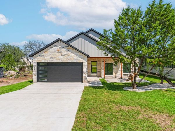 418 Bedford DR, Spicewood, TX 78669