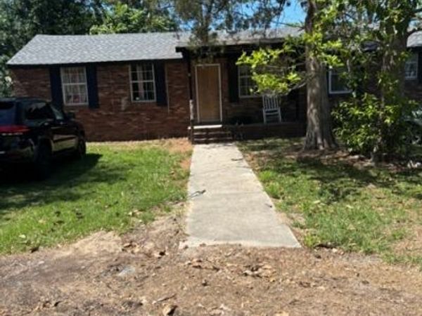 210 CEDAR ST, Claxton, GA 30417