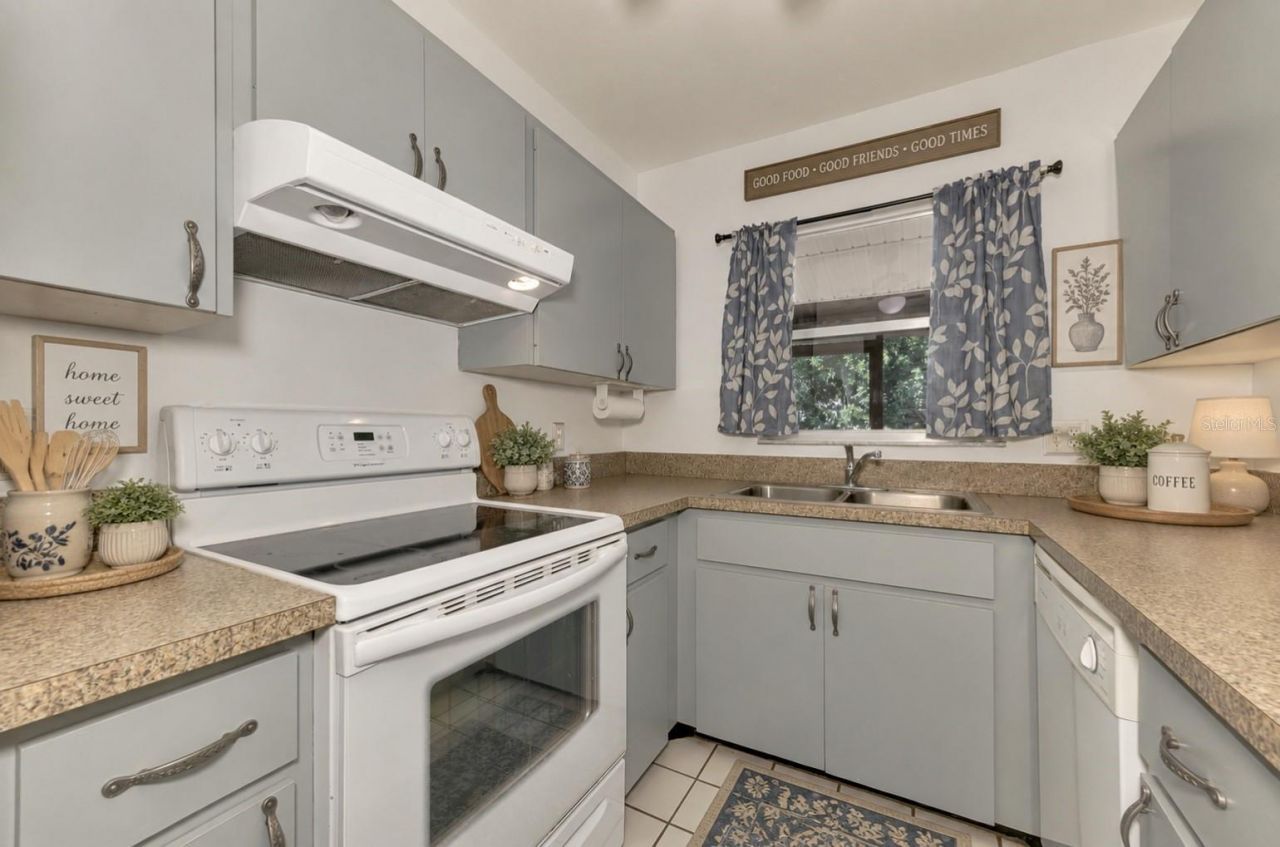 3360 Ramblewood Drive S, Sarasota, FL 34237 Photo