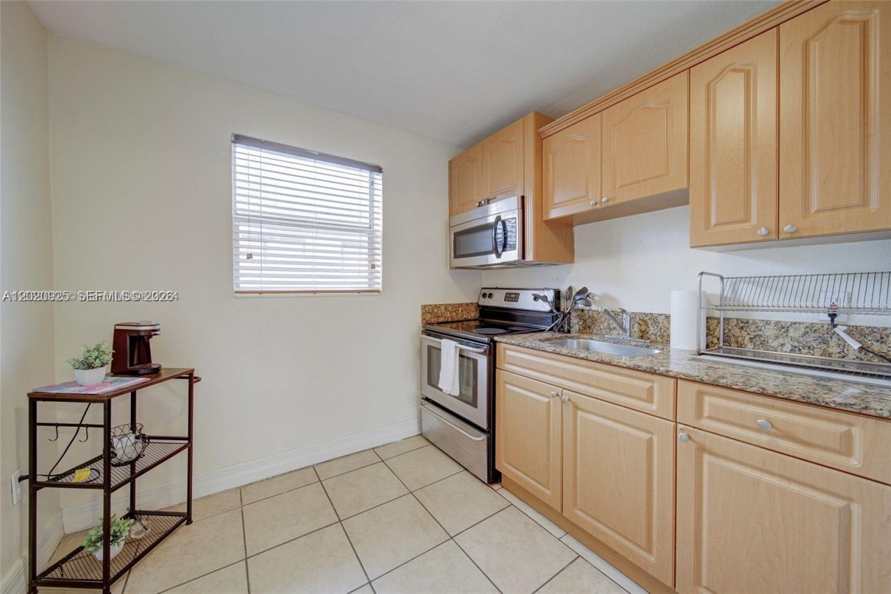 427 SW 6th St, Unit 5, Miami, FL 33130 Photo