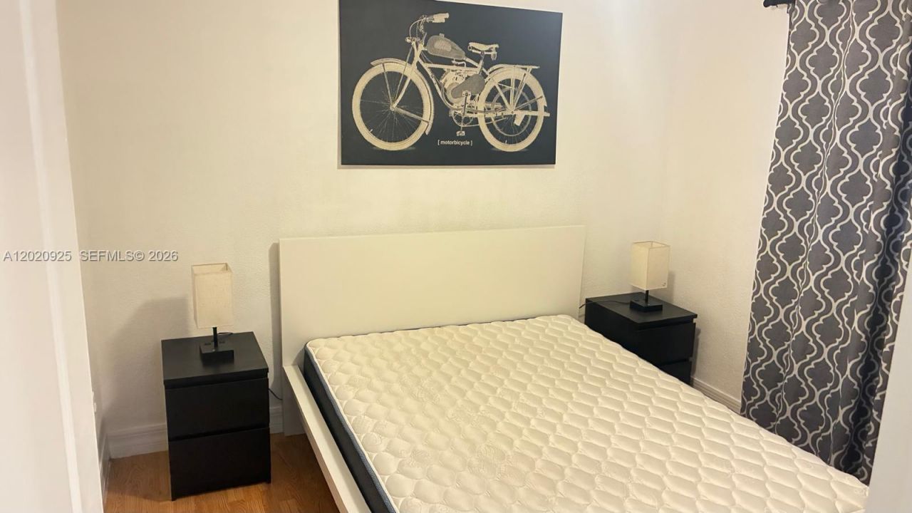 427 SW 6th St, Unit 5, Miami, FL 33130 Photo