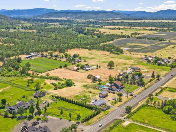 145 Highway 234, Eagle Point, OR 97524