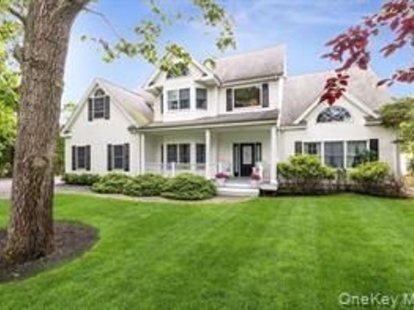 24 Bridle Path, Westhampton Beach, NY 11978